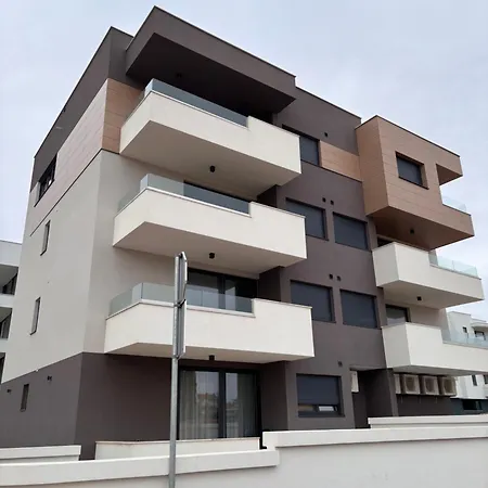 Karmen Luxury Borik